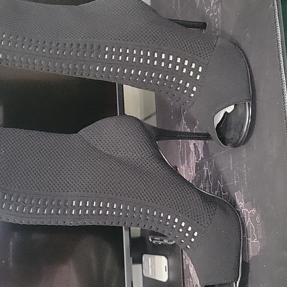 Charles David Black stretch knit booties